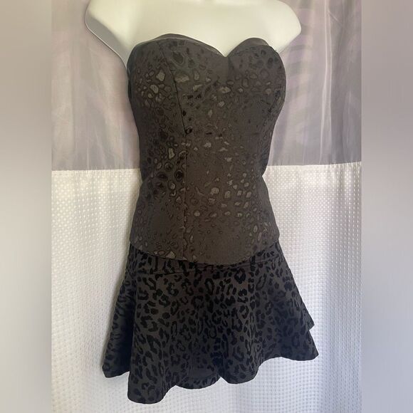 Velvet Black Cheetah Skirt - Picture 5 of 5